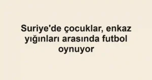 Suriye'de çocuklar, enkaz yığınları arasında futbol oynuyor